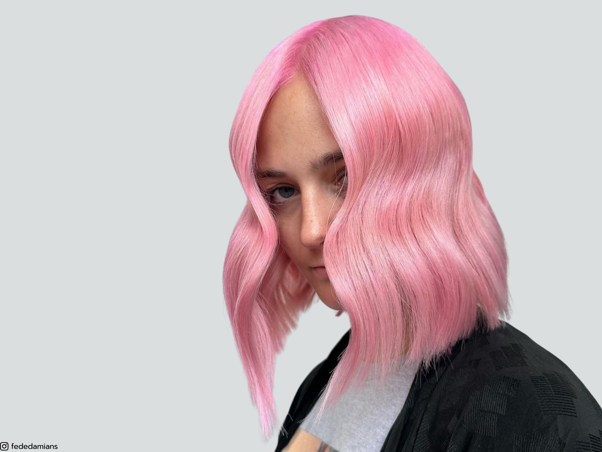 Fris en leuk pastelroze haar is de vibe voor zomer 2024