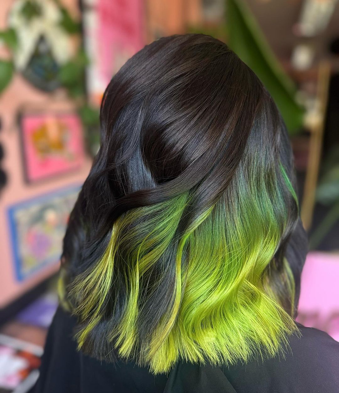 cabelo preto com verde por baixo