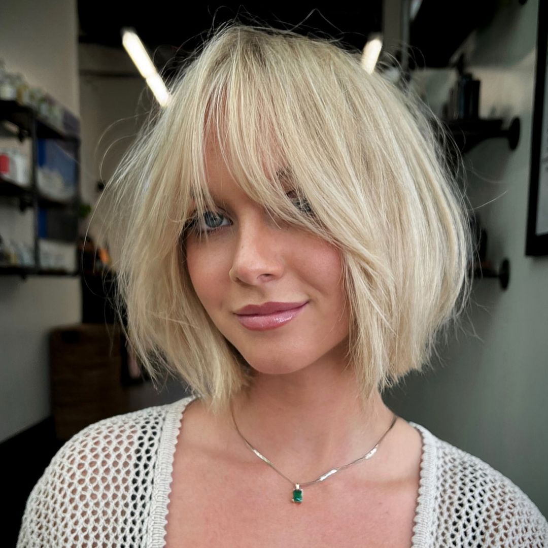 Coiffure d'été avec un bob en forme d'ogive