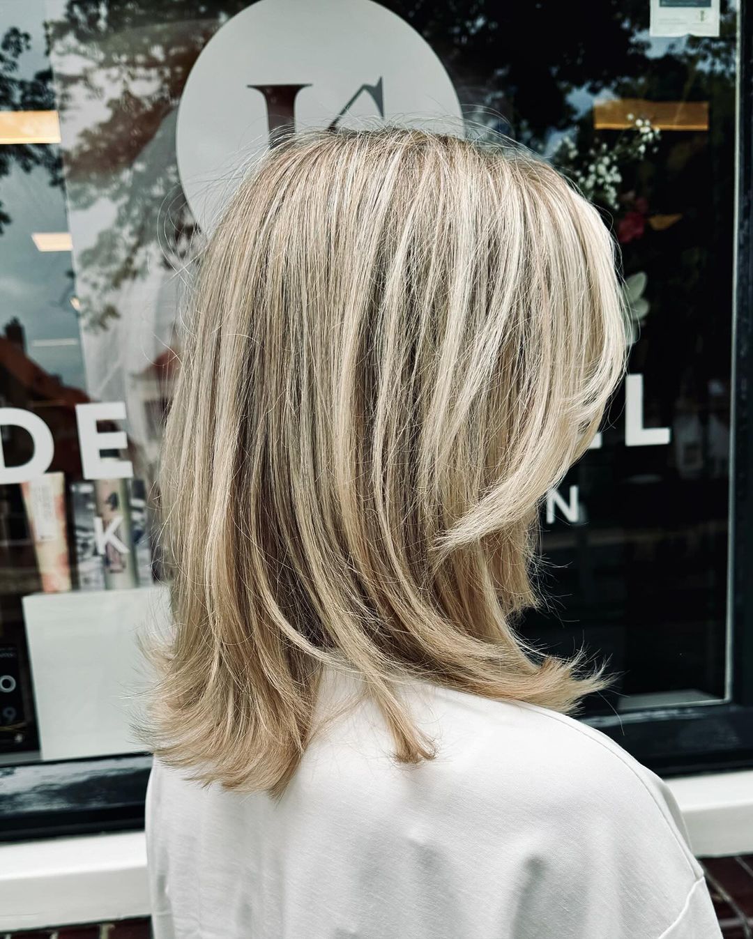 dimensional ash blonde kitty cut