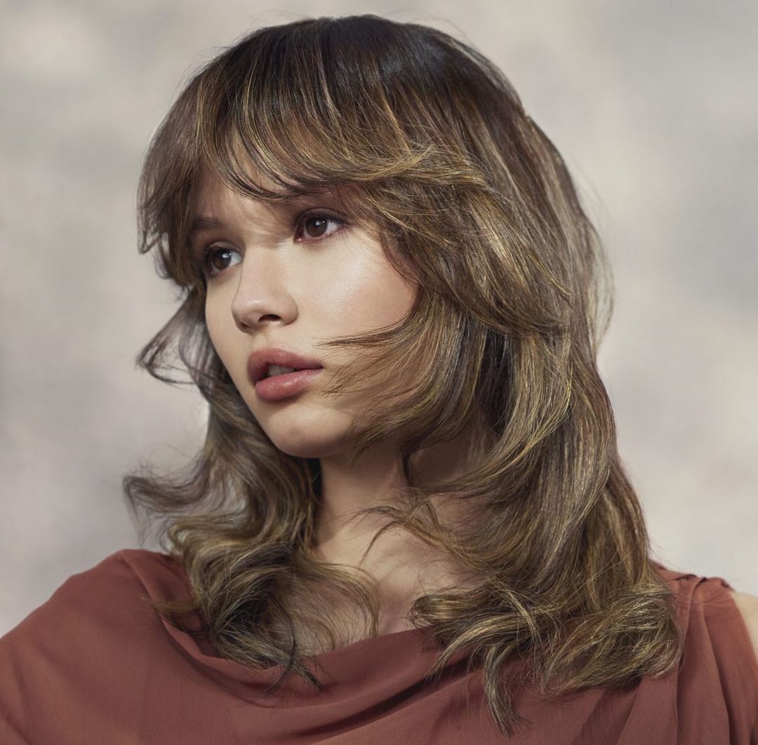 coiffure kitty cut bronde dimensionnelle