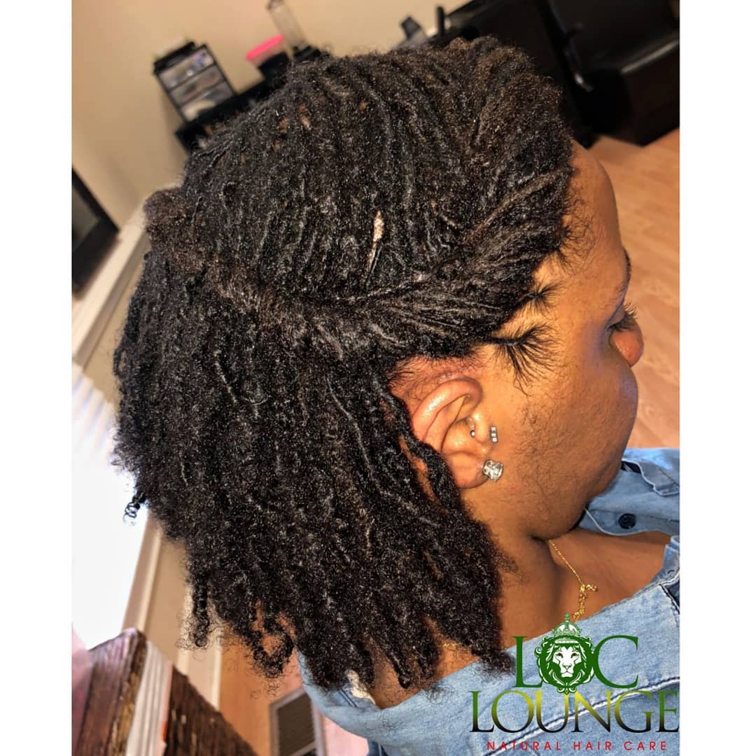 estilo "half-up flat twist loc