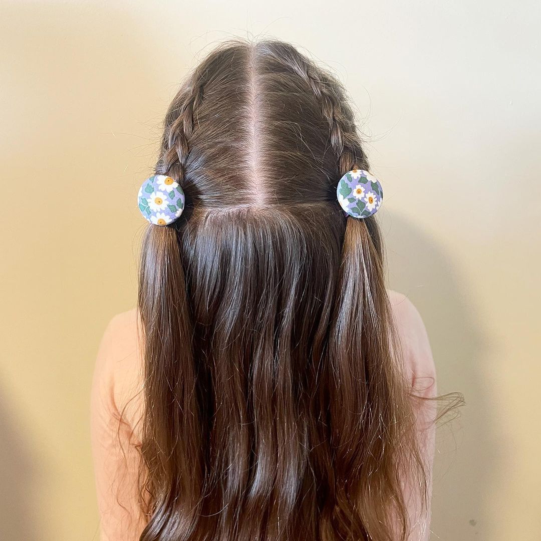 penteado à meia altura com tranças