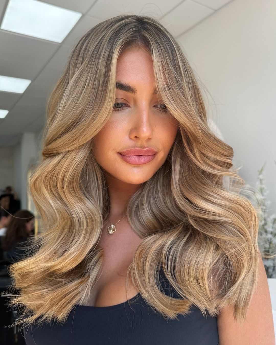 rubio miel té con leche balayage