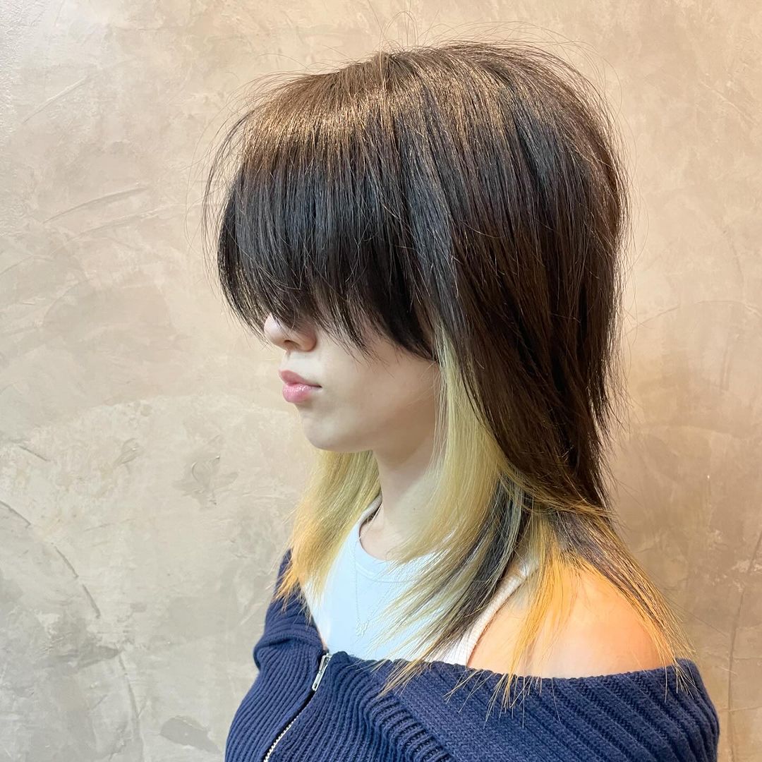 kitty cut with blonde peekaboo highlights