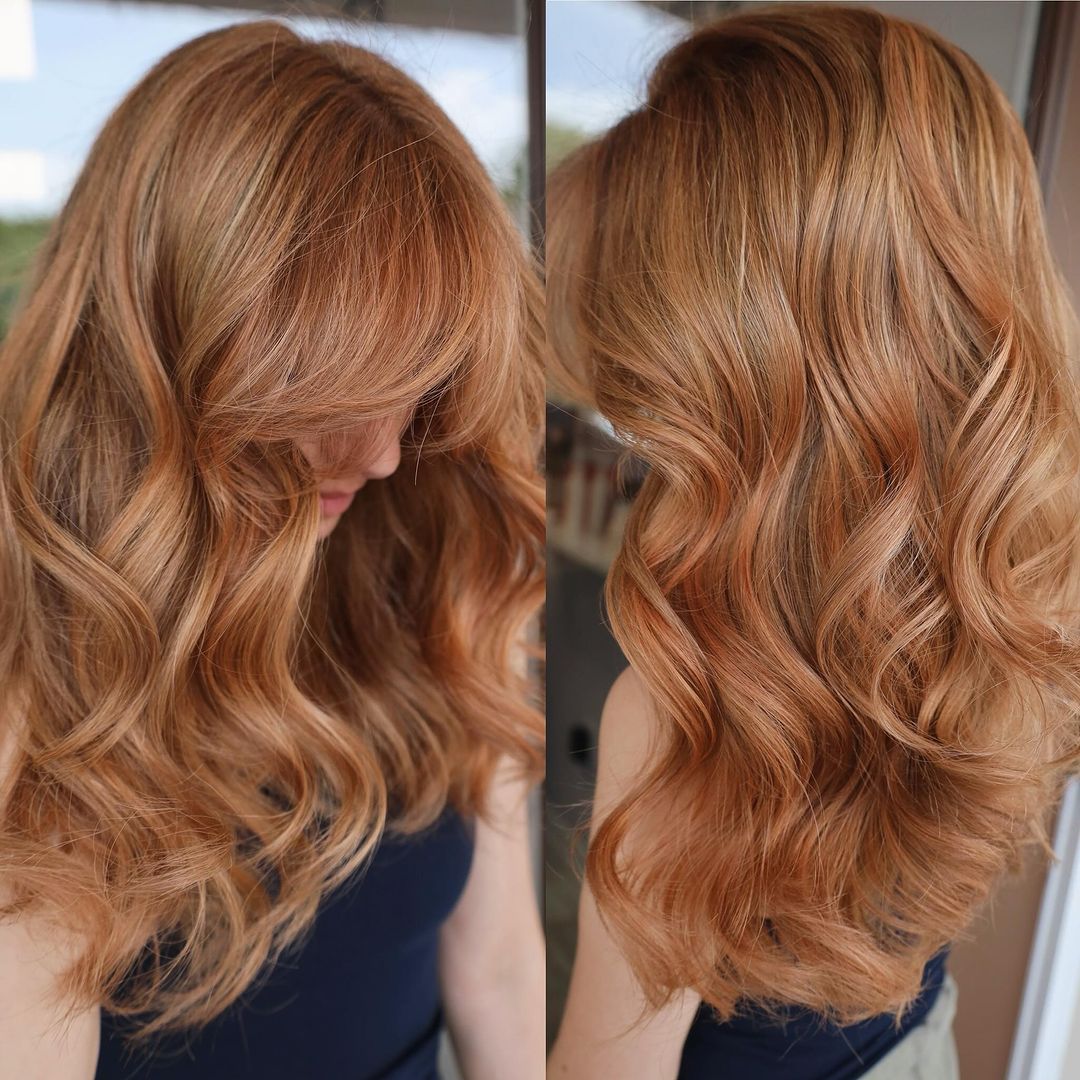 cheveux blonds auburn et pêche