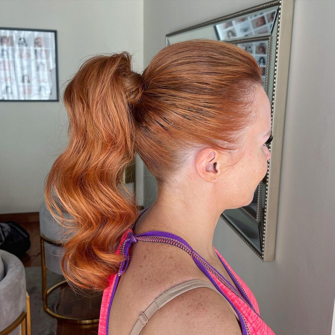 mid-height wavy ponytail