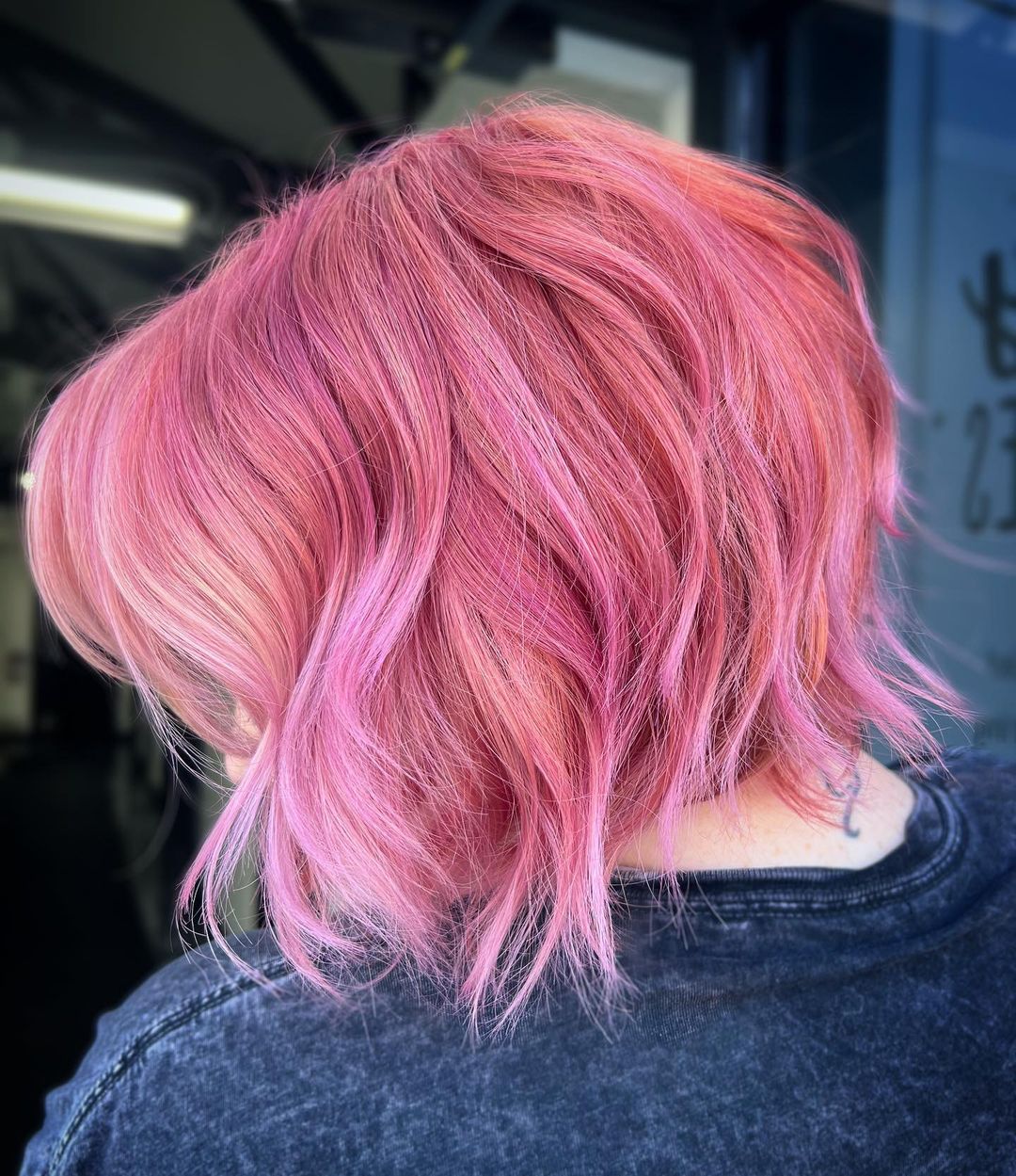 corte curto rosa pastel com nuca de morango