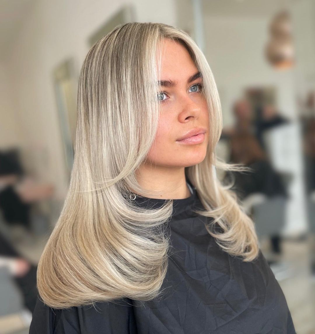 platinablond haar met brunette asblond lowlights