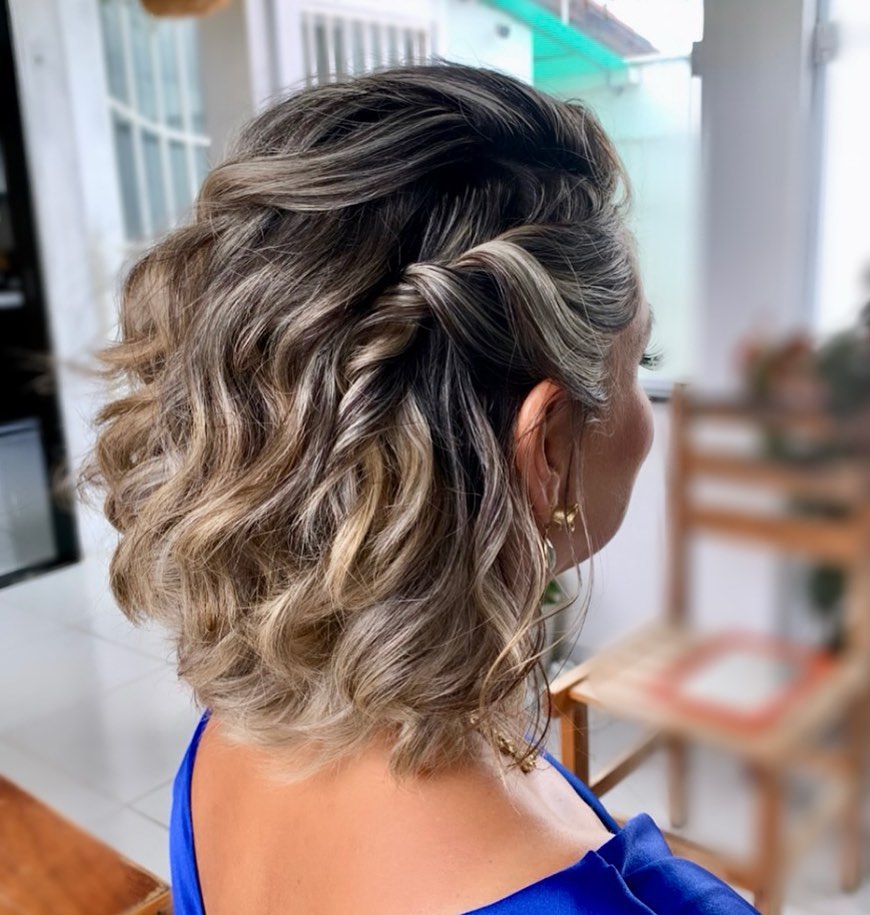 short wavy hair with a side twist