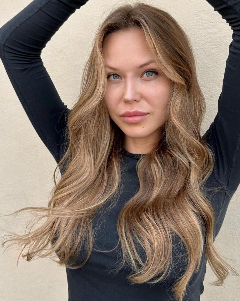 Dark Sandy Blonde Hair Is The Perfect End-Of-Summer Look