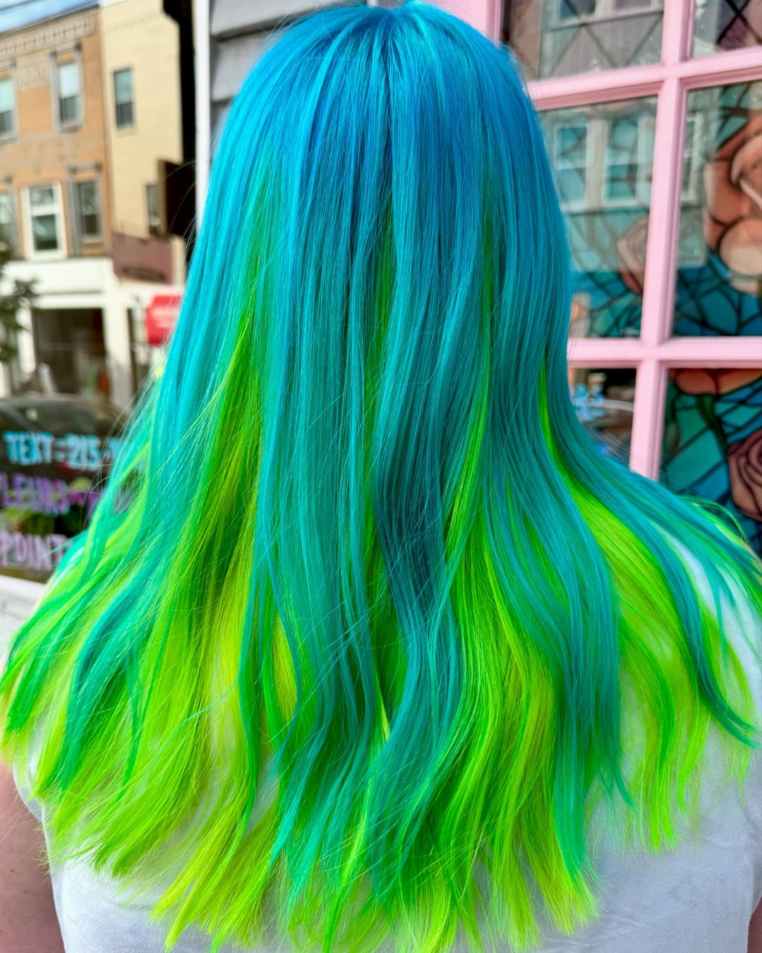 aqua marine neon geel en neon groen colorblock haar