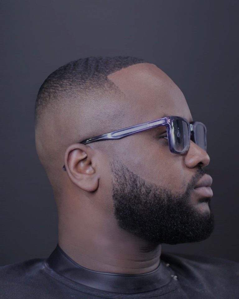 Los 17 cortes de pelo más elegantes para hombres con el pelo rizado