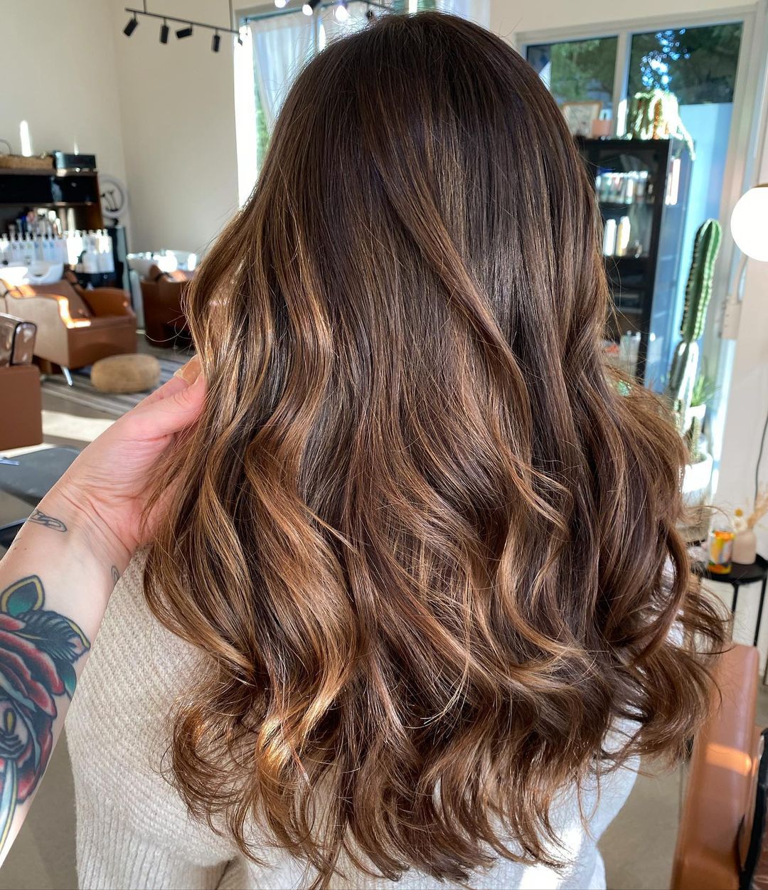 karamel balayage met babylights lange golven