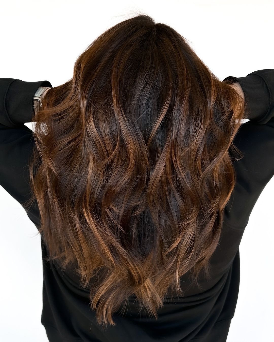 balayage de cacau caramelo em cabelo preto