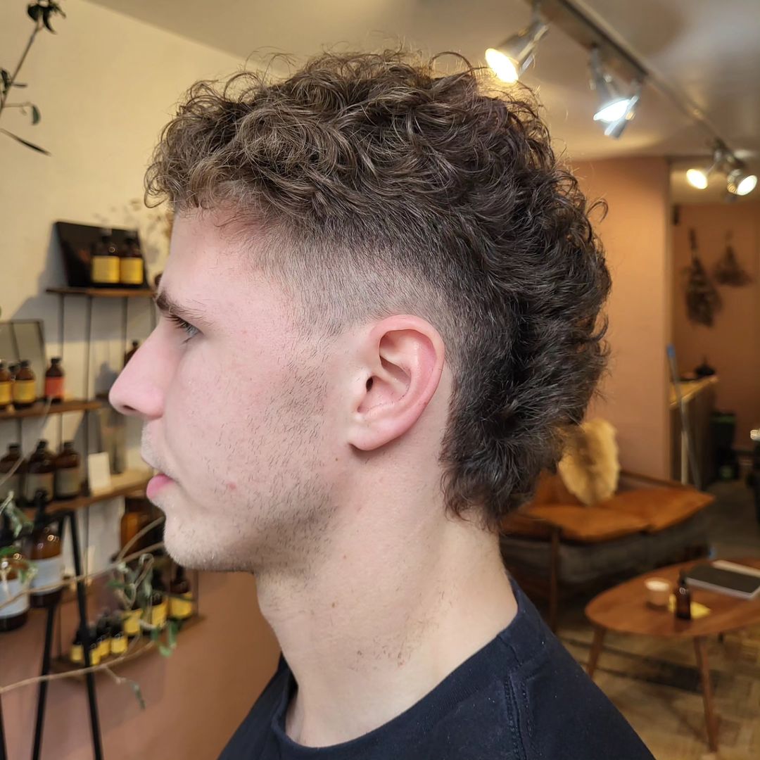 coupe loup mullet bouclée