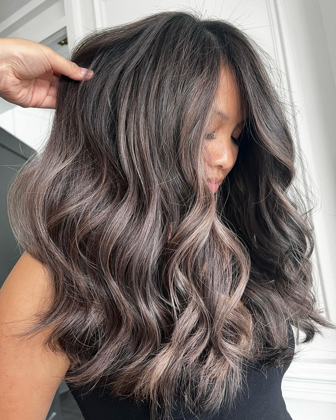 dimensionaal asgrauw brunette haar