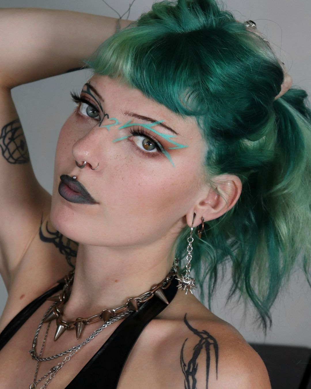 emerald green hair with blonde chunky highlights