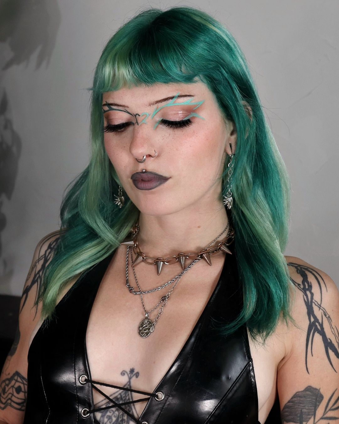 emerald green hair with blonde chunky highlights