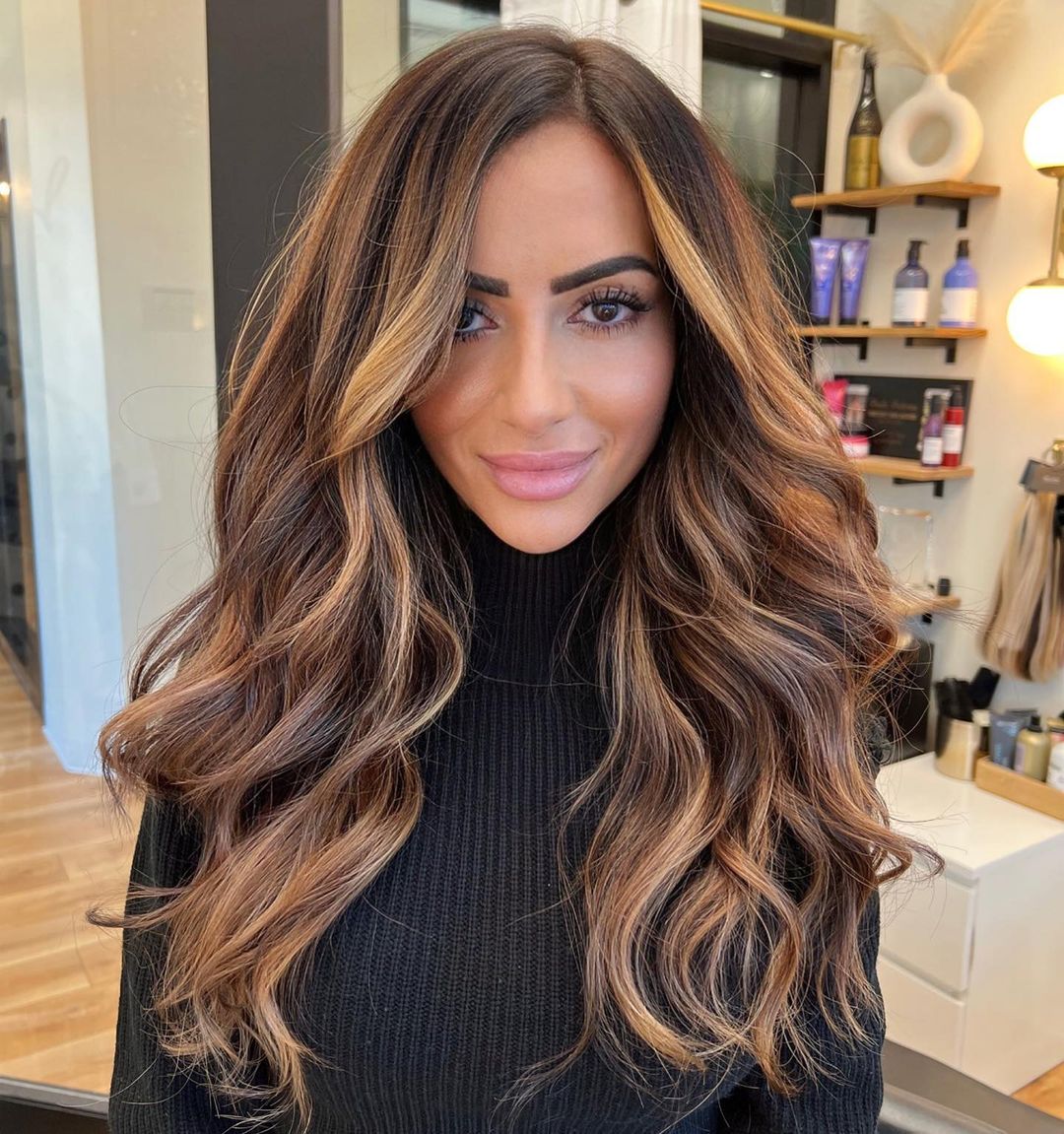 balayage caramel clair encadrant le visage