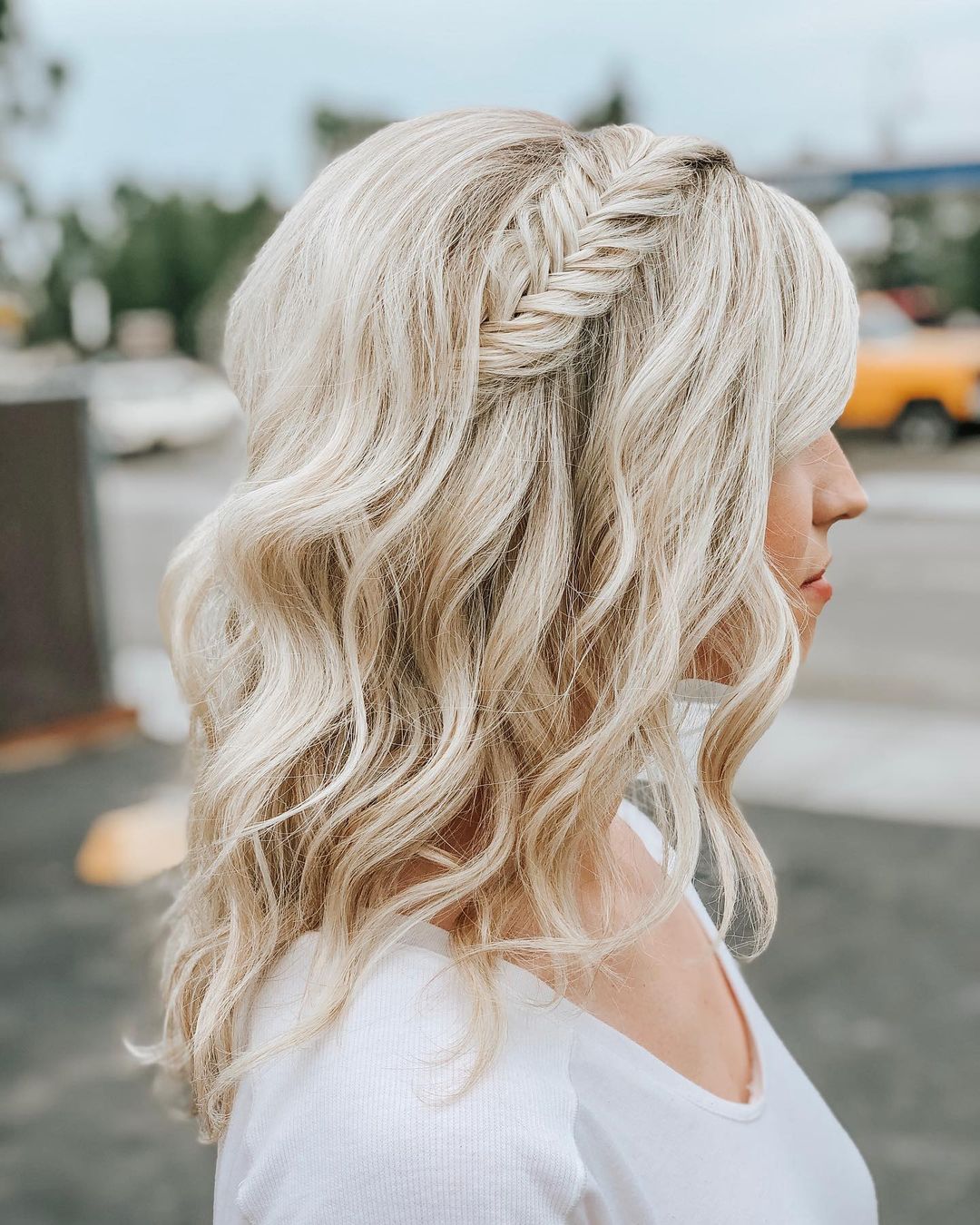 loose waves with a fishtail braid