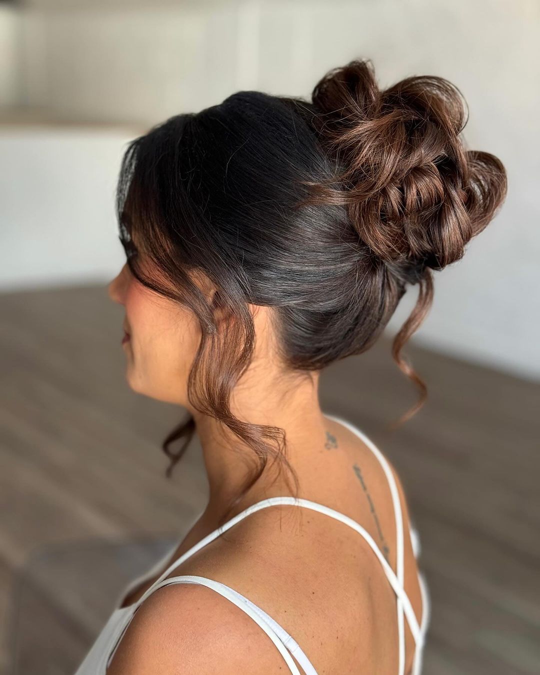 chignon haut désordonné