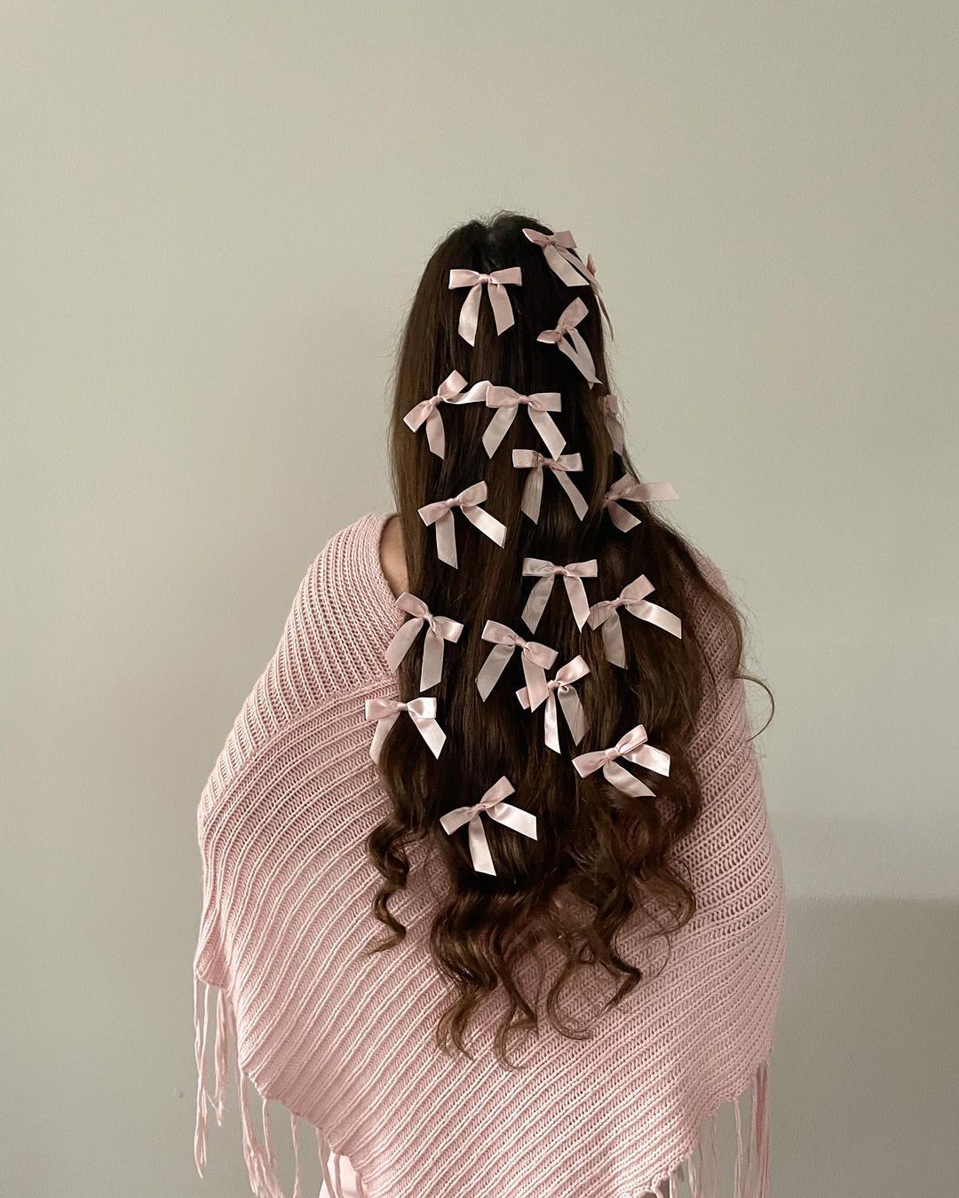 penteado com vários arcos