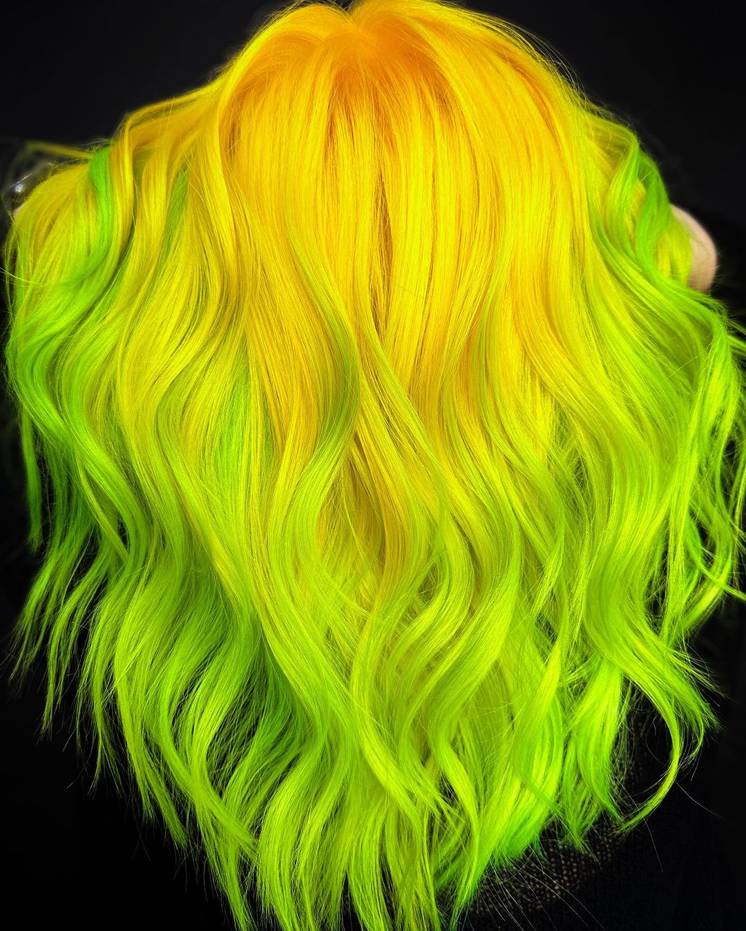 Couleur de cheveux jaune néon vert fondu