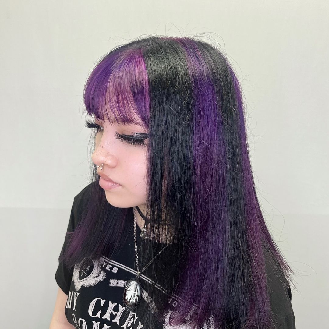 cheveux violet noir color block