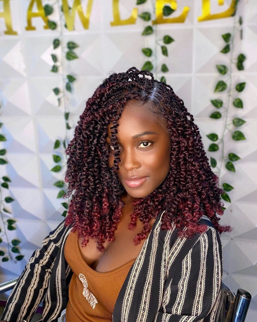 pequeño tamaño passion twists rojo balayage