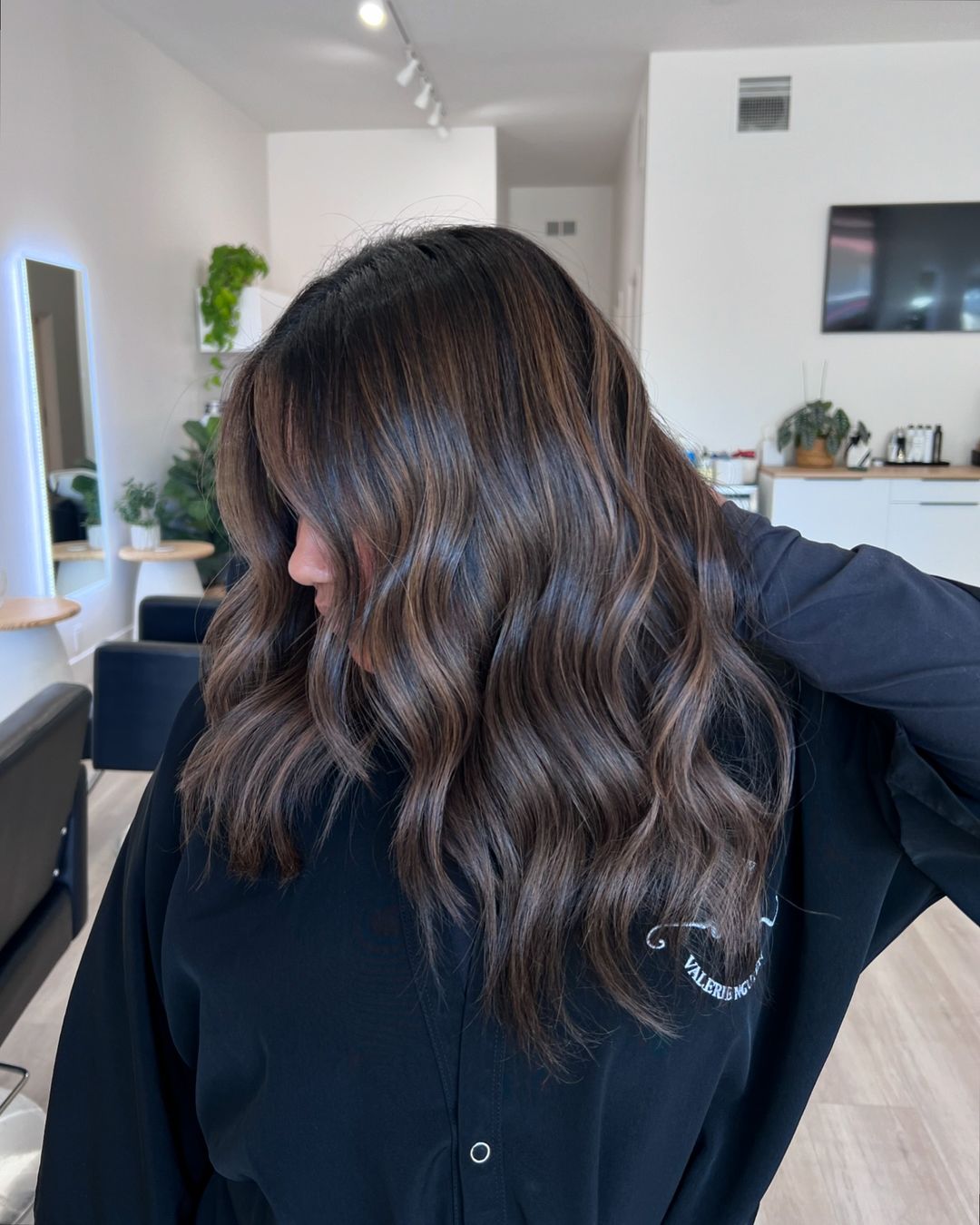 soft dimensional cool-toned brunette babylights