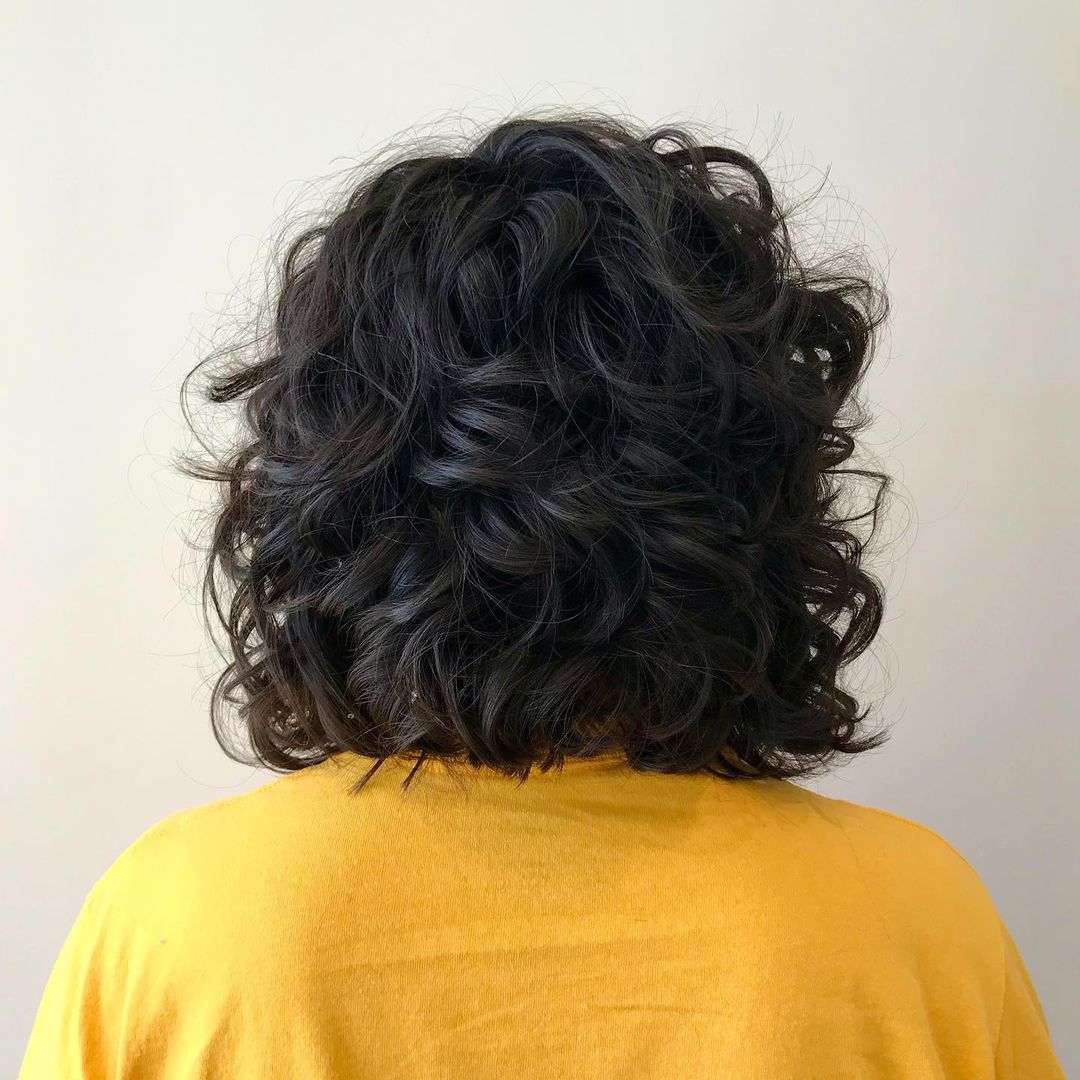 sutil A-line curly bob