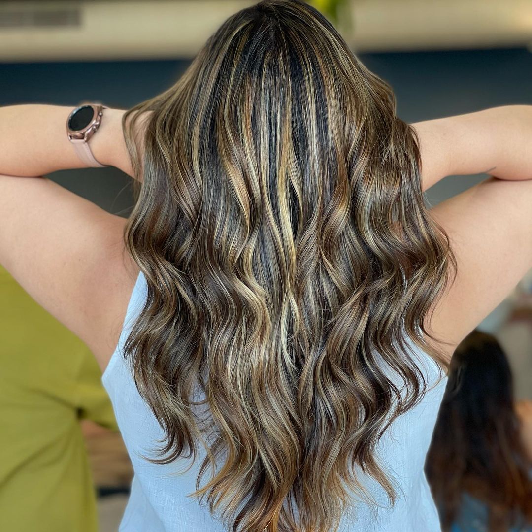 capelli castano cioccolato caldo con riflessi caramello fuso