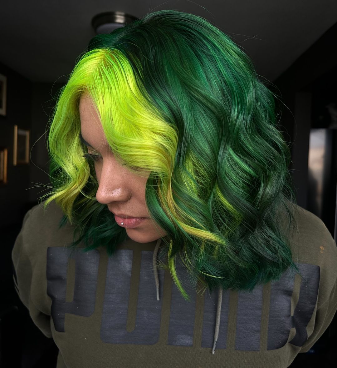 cabelo colorblock verde amarelo