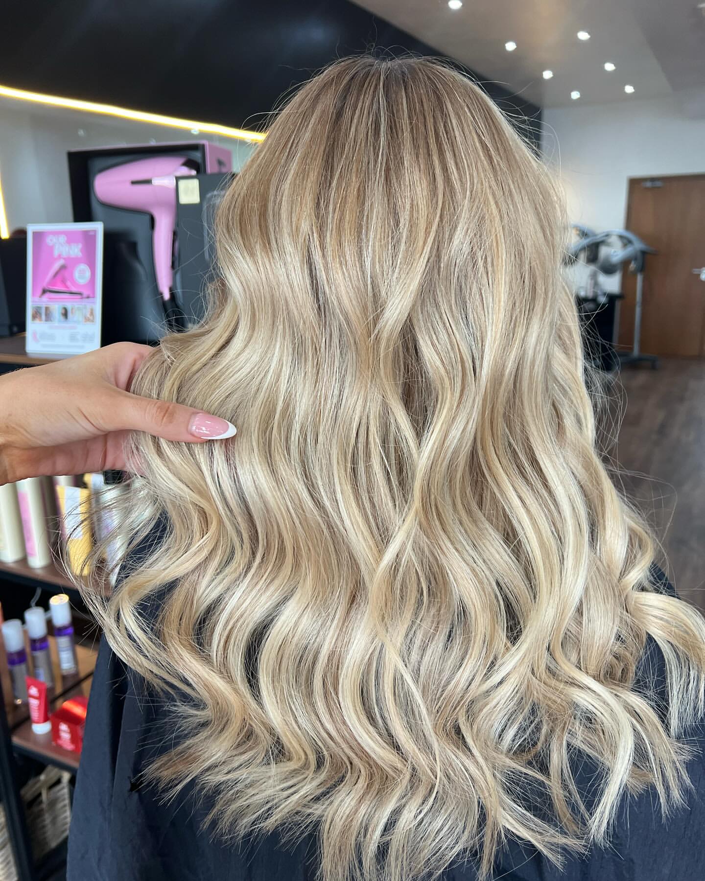 blonde balayage with highlights and lowlights