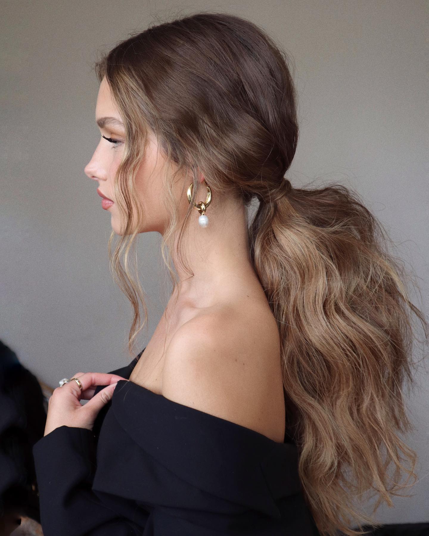 undone low ponytail