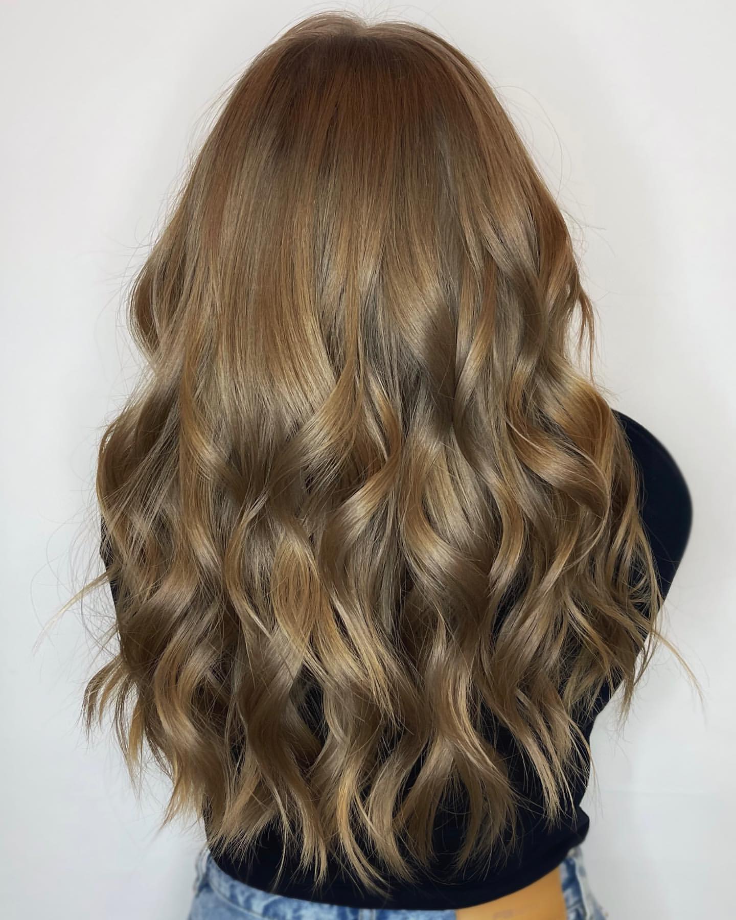 cheveux longs ondulés