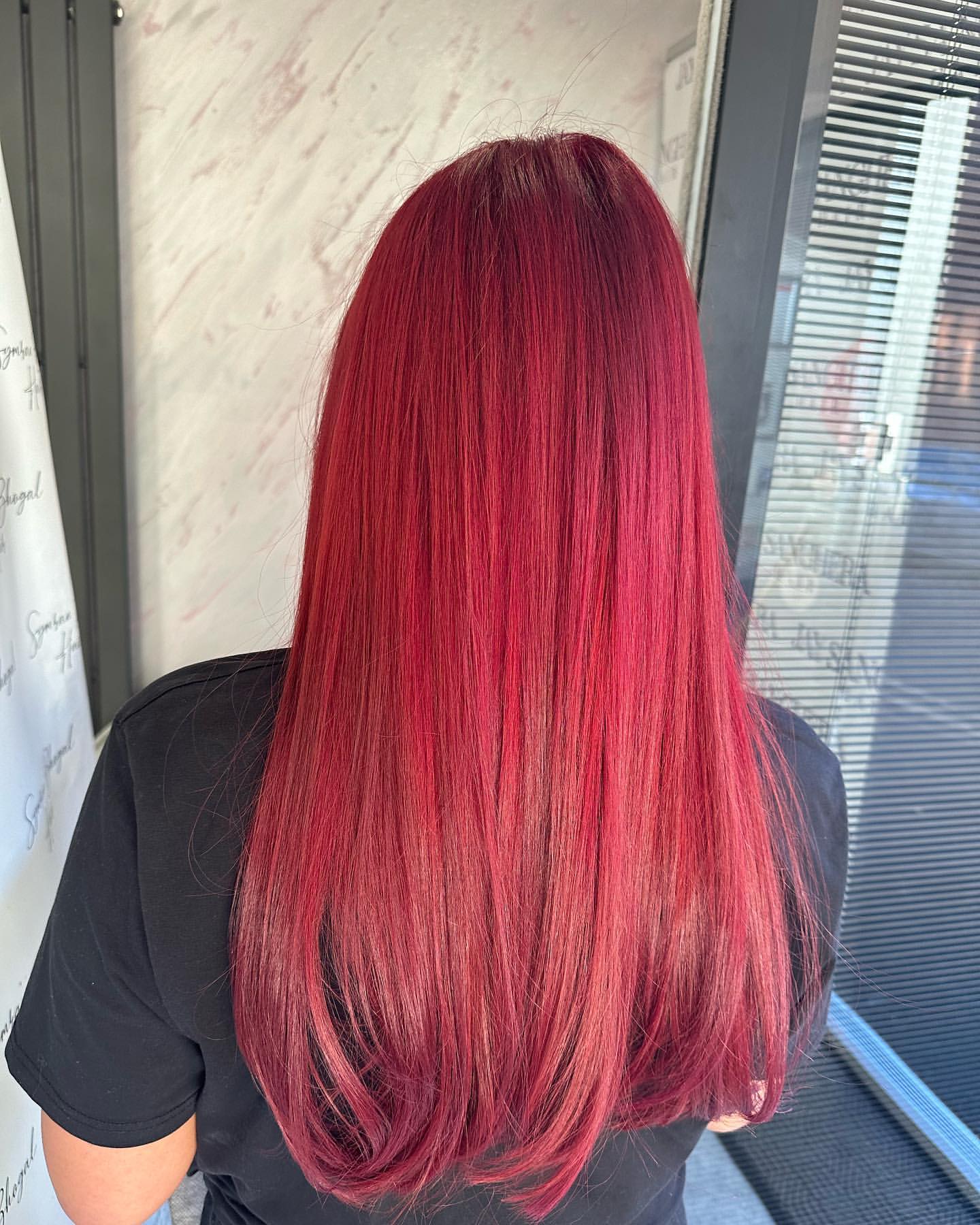 cheveux rouge rubis