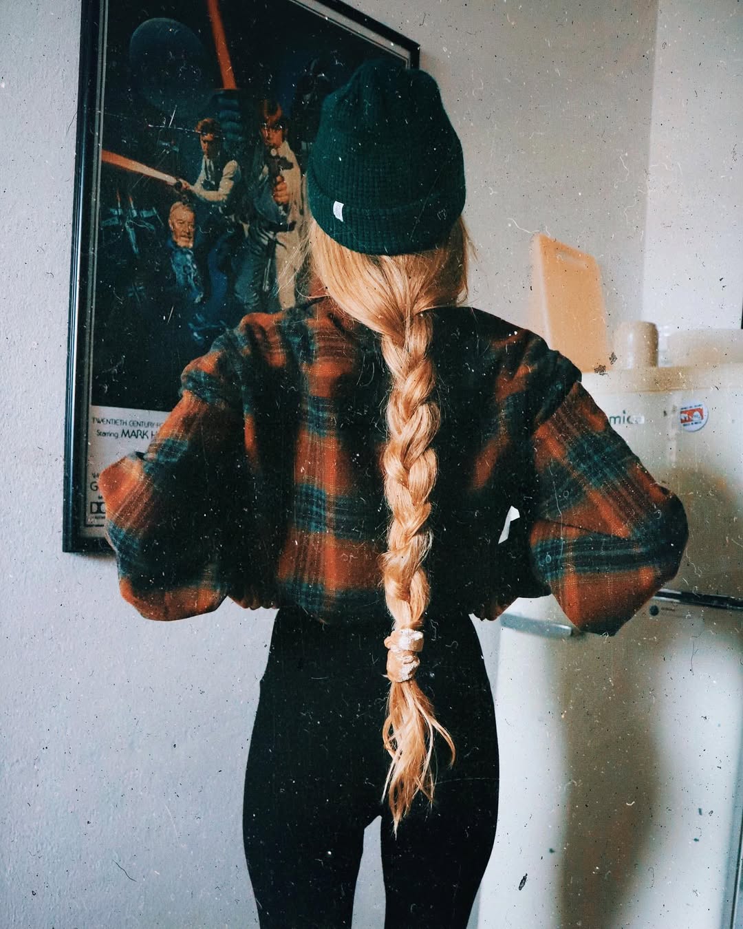 Gorro con una trenza muy larga