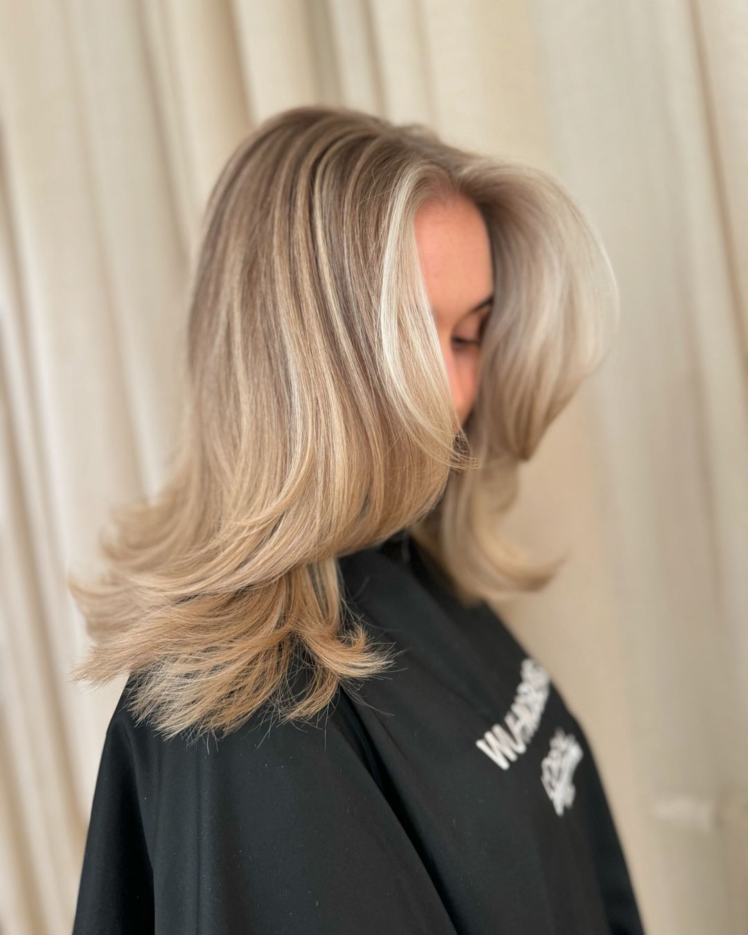 Cheveux blonds sales