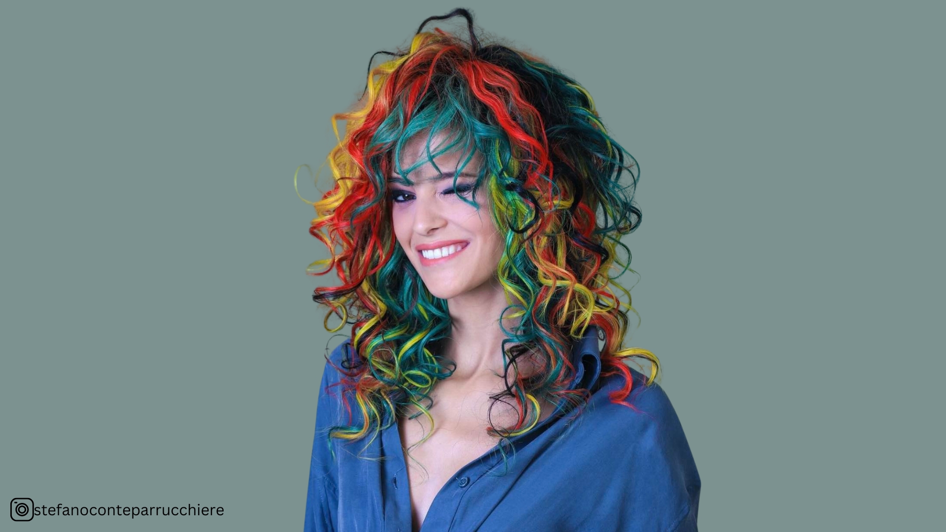 12 idee per capelli multicolore per un look diverso e unico.