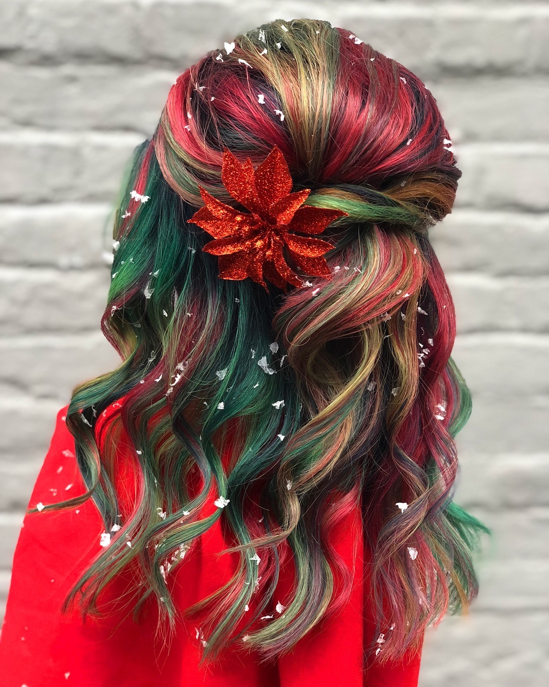 Cabelo com flocos de neve de Natal vibrante