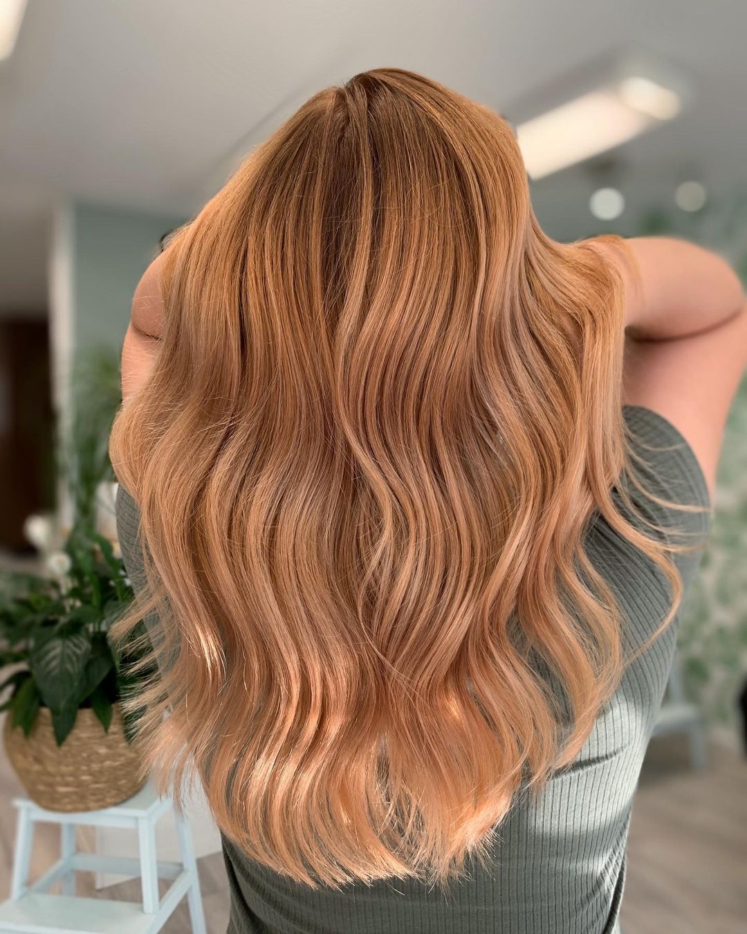 amber blonde waves with dark roots