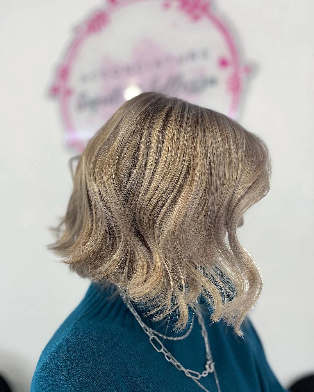 caramel blonde wavy bob