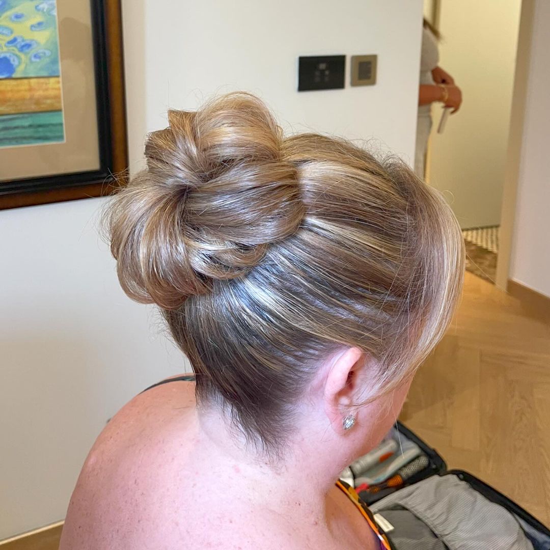 chignon haut classique