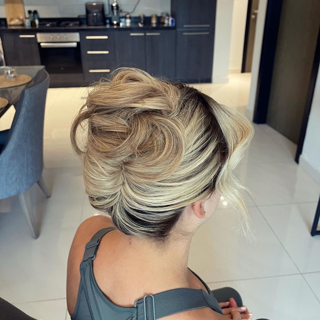 updo di classe con vibrazioni moderne