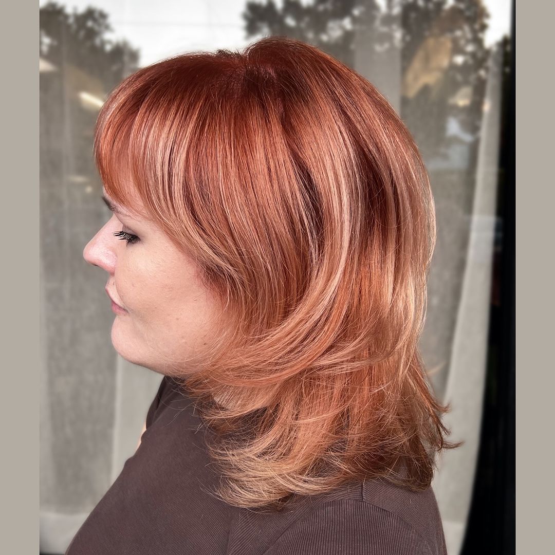 cheveux blond cerise foncé