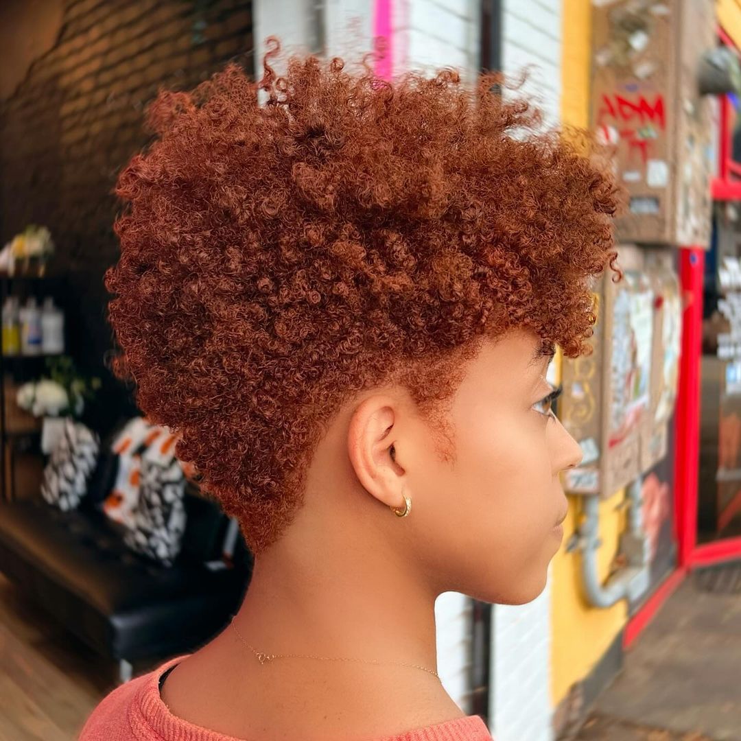 corte cónico pelirrojo para pelo afro