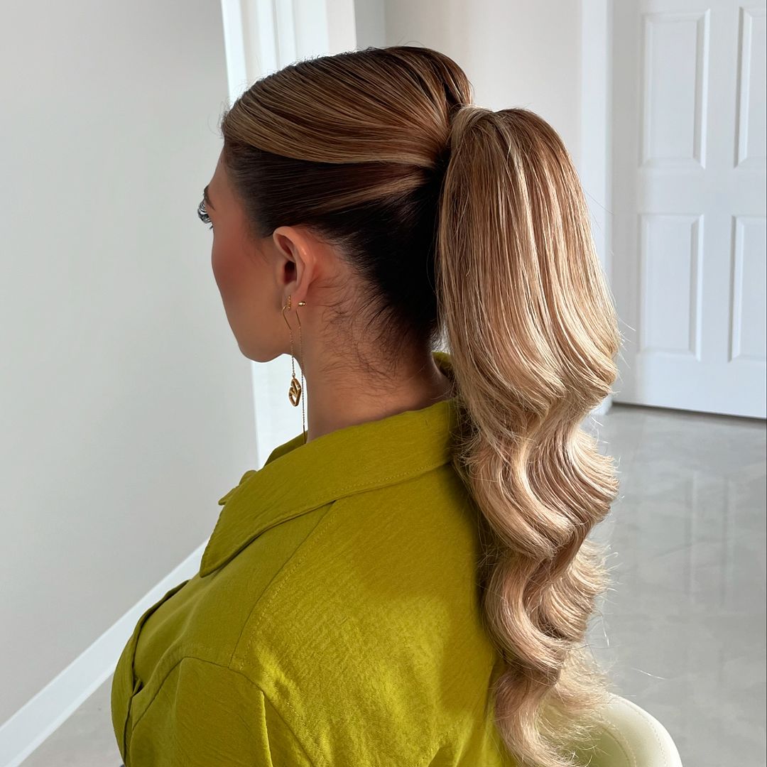 high wavy ponytail