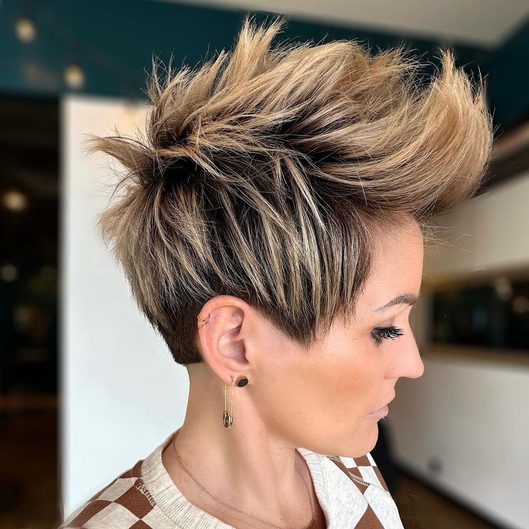 corte pixie com picos realçados